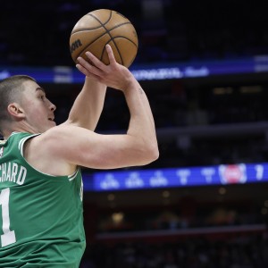 加拿大28-1米85乱杀！布朗&amp;普理查德击穿湖人外防线 防守硬度是致命差距