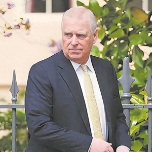 英国王室丑闻升级，新证人爆料：安德鲁完事后，竟带她去白金汉宫